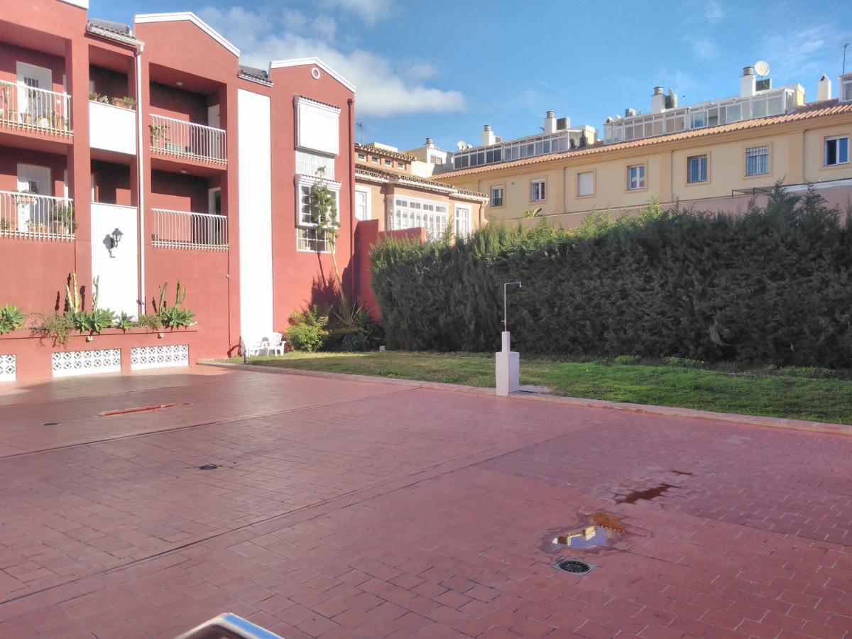 Bolivia Beach Apartments Малага Экстерьер фото